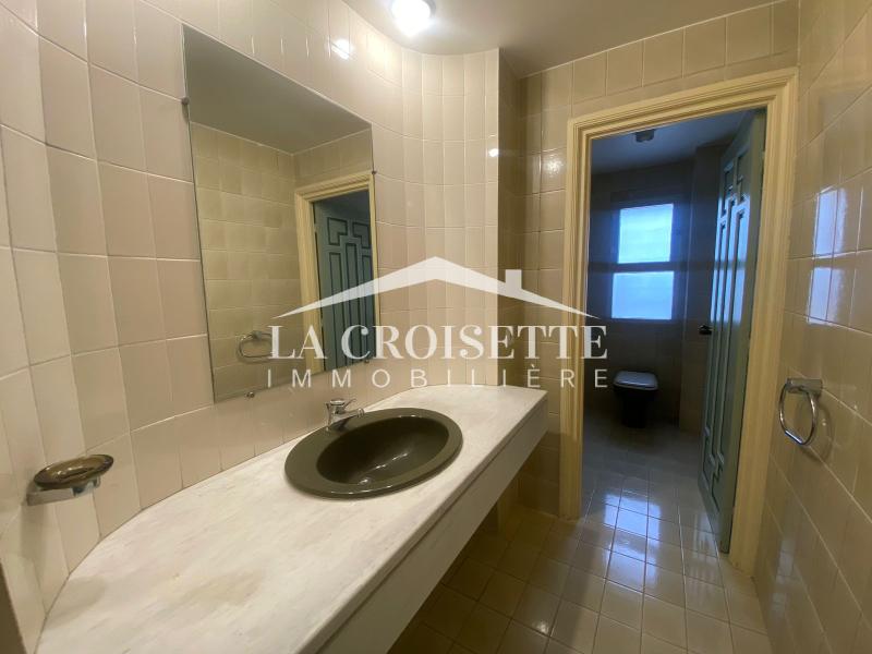 Villa S+7 avec piscine à La Soukra Parc 